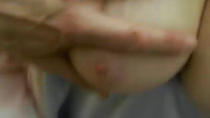 Üvey baba üvey kızı üvey kızı buldu ve aletini kullanmayı olgun brazzers teklif etti