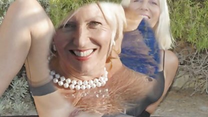 Genç büyük göğüsler ile lezzetli milf becerdin ünlülerin pornosu