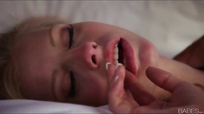 Genç lezbiyenler dildos saunada delik vk mature porn okşamak