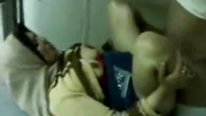 Seksi öğrenciler, yaz sonunu siyahlarla yapılan cüce porn sıkı bir grup seksiyle kutladılar