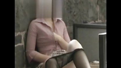 Resort evli türk pornu milf genç buzağılama çalışanı baştan çıkarıyor.