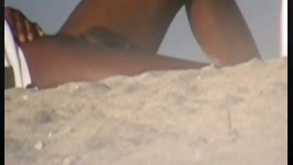 Ormanda bir yürüyüş, parkta seks ile sona esmer porn erdi.