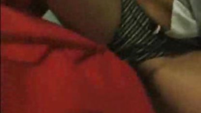 Koca masaj terapisti sorunsuzca canlı sex bacaklardan anal fuck hareket eder