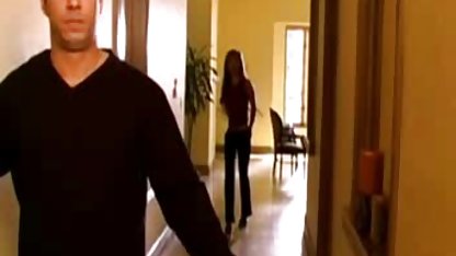 Bir oğlanın arkadaşı mutfakta bir arkadaşının busty milf seks annesini kızartmıştı