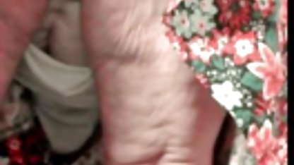 Kameradaki porn grup Güzellik onun delikleri ile oynuyor