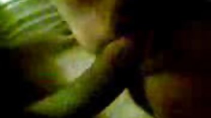 İki rokettube seksi dal, Kara Cuma günü pompalanan bir satıcı ile becerdin