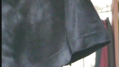 Bir kaba adam ateşli bir vintage elbise seksi sarışın sex bir sıska kız sıcak becerdin