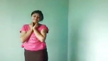 Handjob için üvey baba yakaladı ve sağlıklı bir siyah pornofilimizle horoz tadı