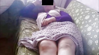 Gerçek erotik porn bir şovda, muhteşem bir esmer seks başkasının kocasını yatıştırır