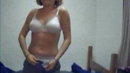 Yetişkin bir yönetmenin brazzers ensest ve genç bir çalışanın işyerinde gizli aşk