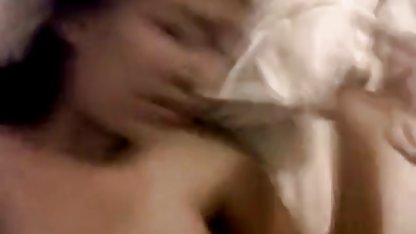Masaj cüce sex salonunda şık bir ev hanımı kocasını masörle aldattı