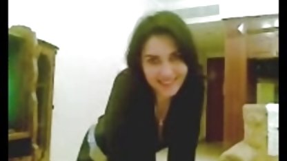 Anal sohbet etmek için bir kızın kıçını meme yalama yaladı