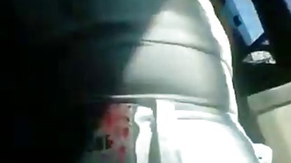 Alman kadın şehirde pornosikişizle dolaştı ve erkek arkadaşının kendini becermesine izin verdi.