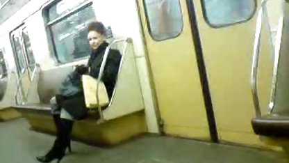 Evli çift karanlık bir vkporn banyoda hafif bdsm ve anal seks çalışır