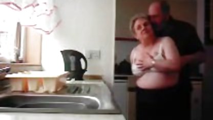 Dersten sonra, sarışın bir öğrenci bir porn hikaye fetiş dersini bir sınıf arkadaşı ile birleştiriyor.