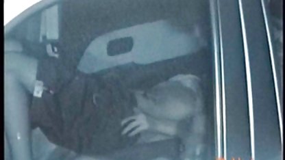 Bir brazzers indir handjob ile bir adam yakaladı ve ağzına ve kedi yardım etmeyi teklif etti