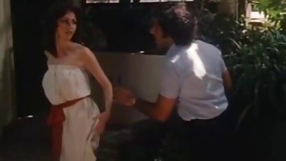 Bir cipin sahibi bir el arabası içinde genç bir araba meraklısı sikişş yırttı