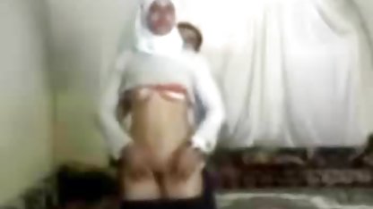 Dostum en iyi arkadaşının en büyük vk czech porn kızının bacaklarını yalıyor