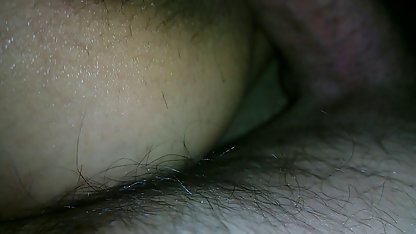 İkiz kızkardeşler alay ve hareketli sex şehvetli bir erkekle oynamak