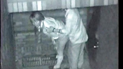 Kıvırcık kaltak için ateşli tutku lezbiyen porn