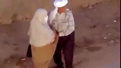Kahvaltı trevesti yerine Olgun libertine eşek genç bir kadın tuttu becerdin