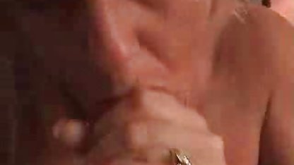 Dövmeli hain kocası uzanırken sevgilisi ile sıcak olgun porn sikikleri