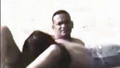 İki kız arkadaşını kız seks turk arkadaşıyla seks yapmaya davet ederek porno kaydetti