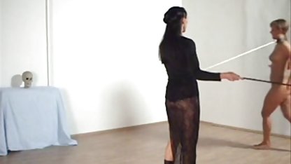 Chick bir seanstan önce bir dövme ustasına bir eşek verir vk porn türk