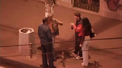 Fotoğrafçı tarafından utanmayan evli çift, yatak odasında seks yaptı. lporno