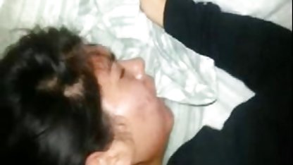 Güzel bir kızın en güzel pornolar günü ayak fetişi, oral seks ve güzel seks ile başladı