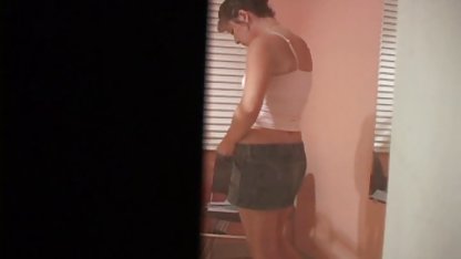 Sekreter ödeneği çok istedi, güçlü yaşlı sex bir patron üyesini emdi.