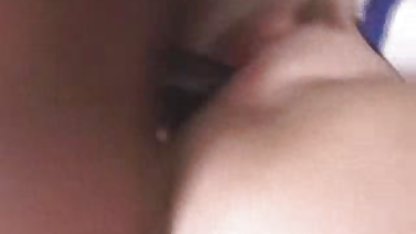 Kızıl saçlı pornocu kadın petrol içinde kel sevgilisine teslim olur.