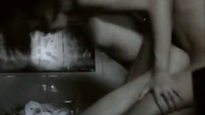 Busty hatun kendini am yalatma kamera önünde bir yabancıya verir
